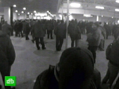 Теракт видео от первого лица. Теракт в аэропорту Домодедово. Теракт в аэропорту Домодедово в 2011-м. 9 Мая 2011 в аэропорту Домодедово.