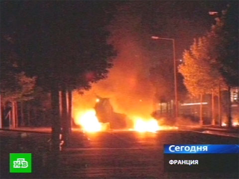 Шпана спалила машины и побила полицейских.беспорядки, погромы, поджог, Франция.НТВ.Ru: новости, видео, программы телеканала НТВ