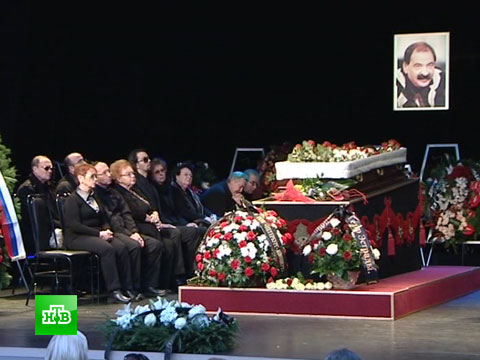 Самые дорогостоящие и пышные похороны знаменитостей и политических деятелей (48 фото)