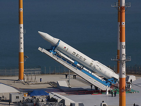 В Южной Корее впервые запустили ракету со спутником.Корея, космос, ракеты, Южная Корея.НТВ.Ru: новости, видео, программы телеканала НТВ