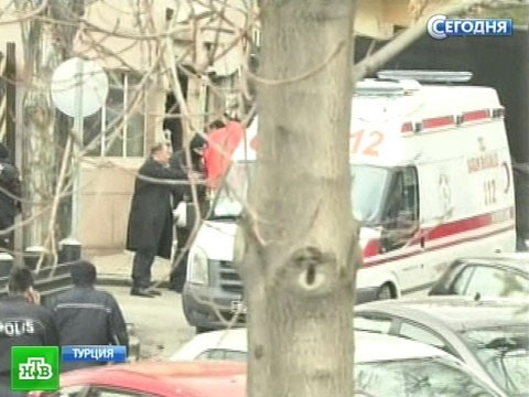 Два человека погибли при взрыве в посольстве США в Анкаре.Анкара, взрыв, посольства, смертник, США, терроризм, Турция.НТВ.Ru: новости, видео, программы телеканала НТВ