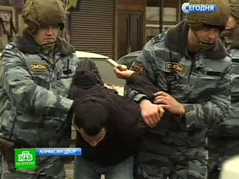 Показать видео теракта в москве. Задержание мигрантов общежитие.