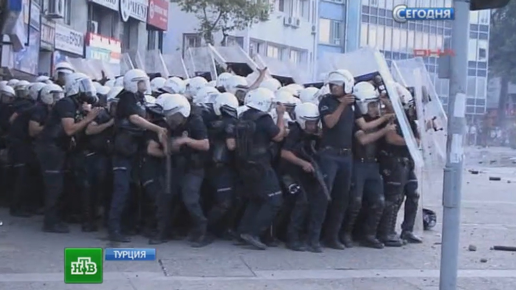 Беспорядки в турции. Протесты в Турции. Фото массовые беспорядки в Турции. Погром в Турции сейчас.