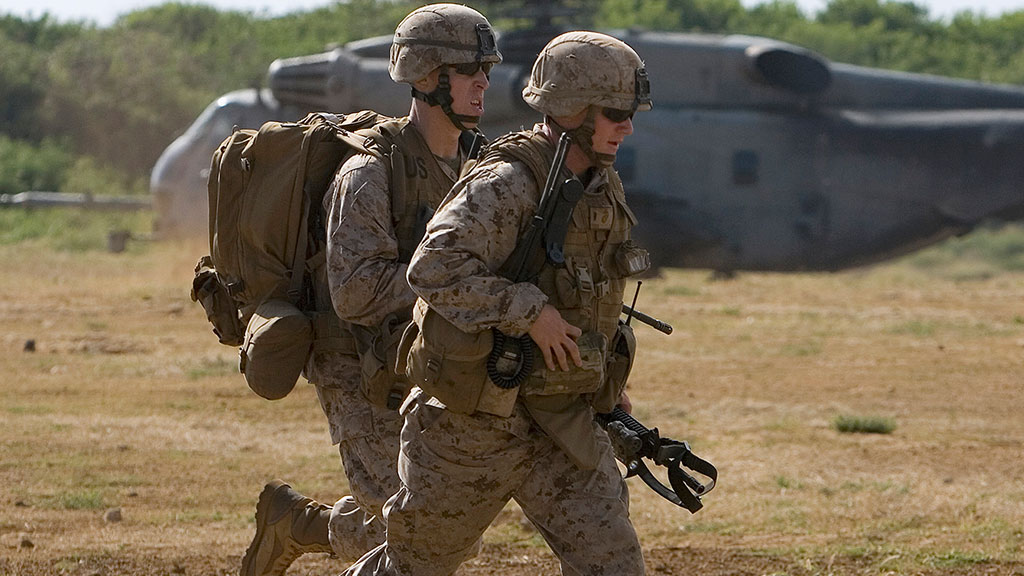 американцы с оружием. поражение сша. Humvee с парашютом. Guatemalan army. сша техас военное положение.