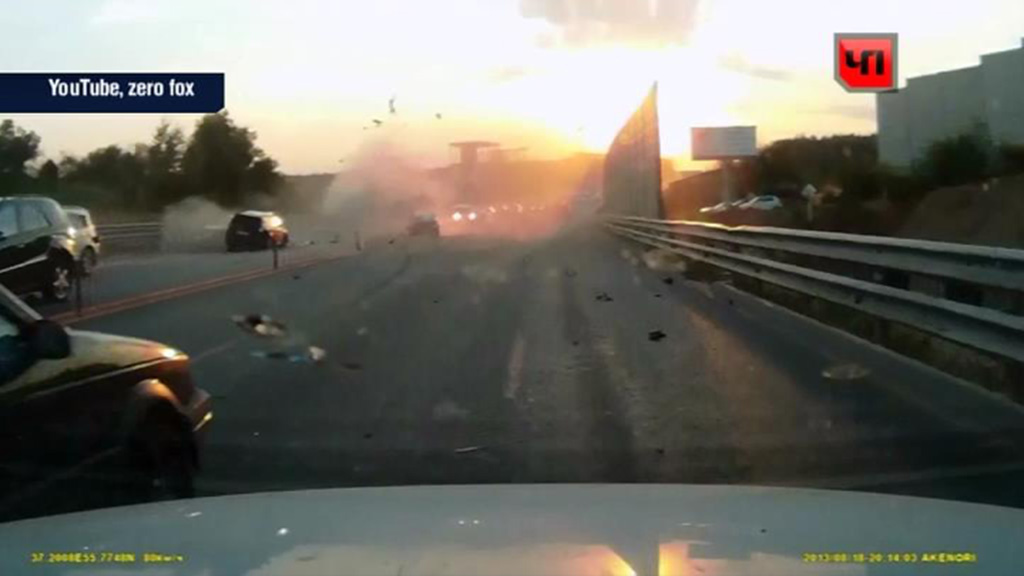 Самарец снял на видео огромную яму посреди Заводского шоссе