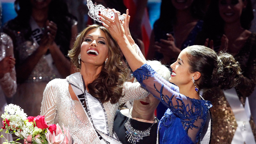 Награда победительнице конкурса красоты. Мисс Вселенная Габриэла Ислер. Габриэла Ислер 2013. Мисс Вселенная 2013 победительница. Мисс Вселенная Венесуэла.