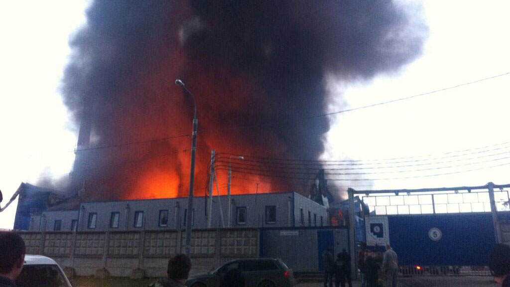 Сгорело оборудование. Пожар в городе Астрахань на улице Дзержинского. Пожар в городе Королев вчера. Пожар на складе в Ногинске. Пожар в Кохме на фабрике.