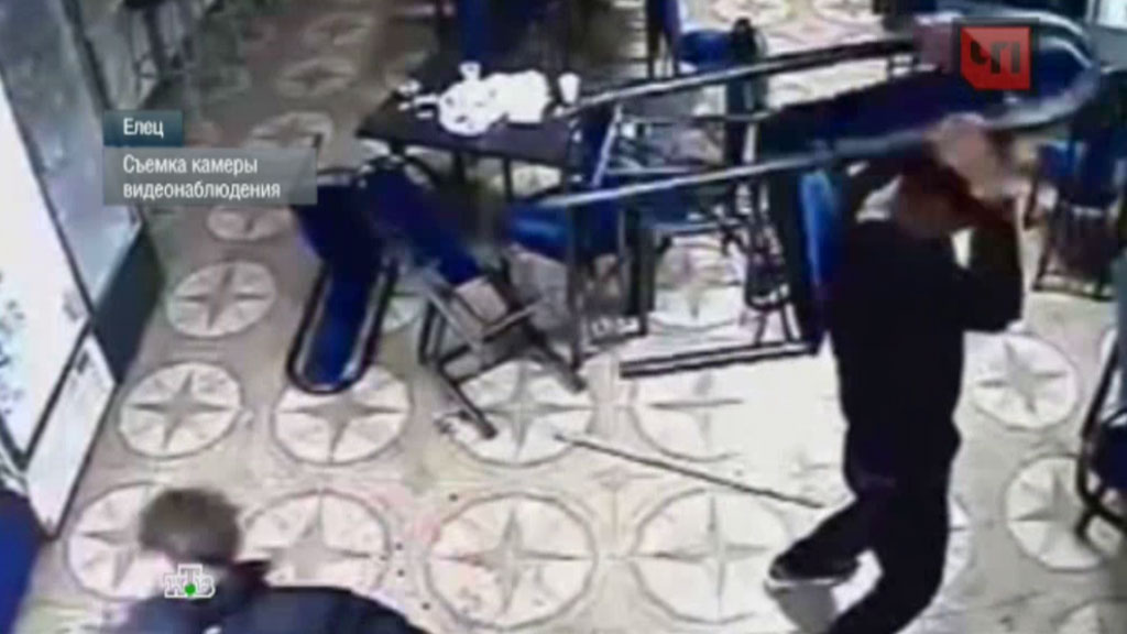 Кокорин и мамаев драка. Дерутся стульями. Дерутся стульями. Драка за стул в школе. Дерутся стульями.