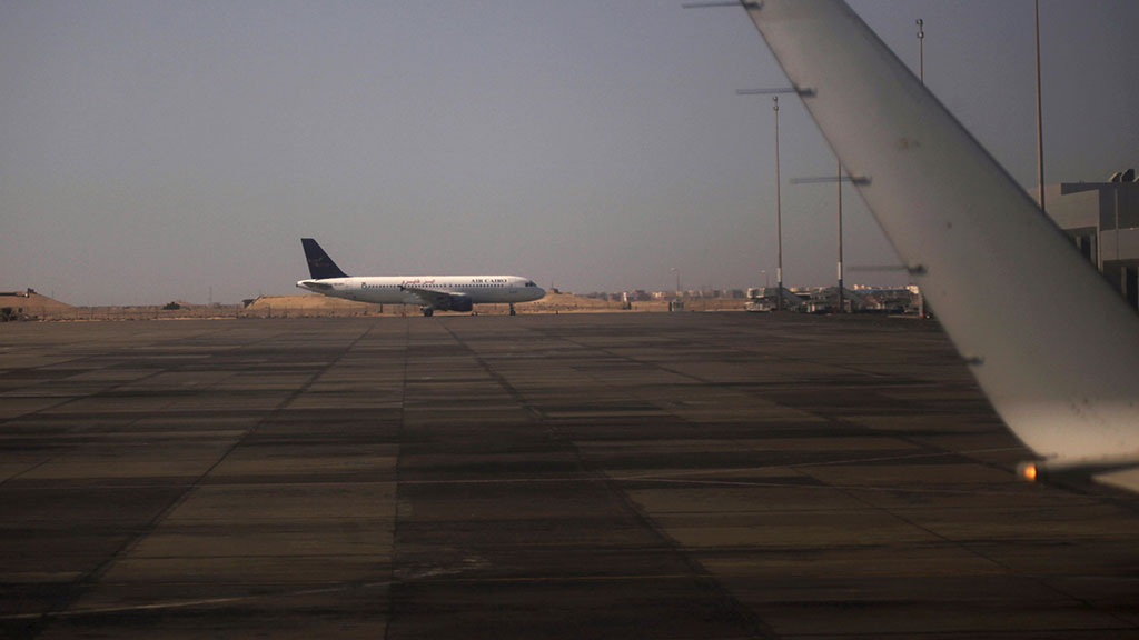 Каир вылеты. Air Cairo Боинг 737. Хургада с самолета. Аэропорт Хургада Египет. Старый аэропорт Хургады.