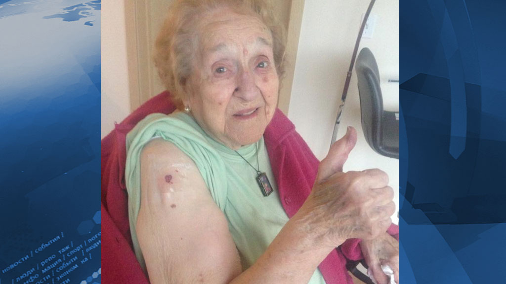 Бабушка показала, что стало с её тату за 70 лет. Рисунок остался четким — шах и мат, скептики