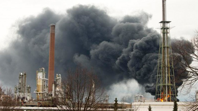 На заводе Shell в Кёльне взорвался резервуар с химикатами.взрывы, Германия, заводы и фабрики, нефть, пожары.НТВ.Ru: новости, видео, программы телеканала НТВ