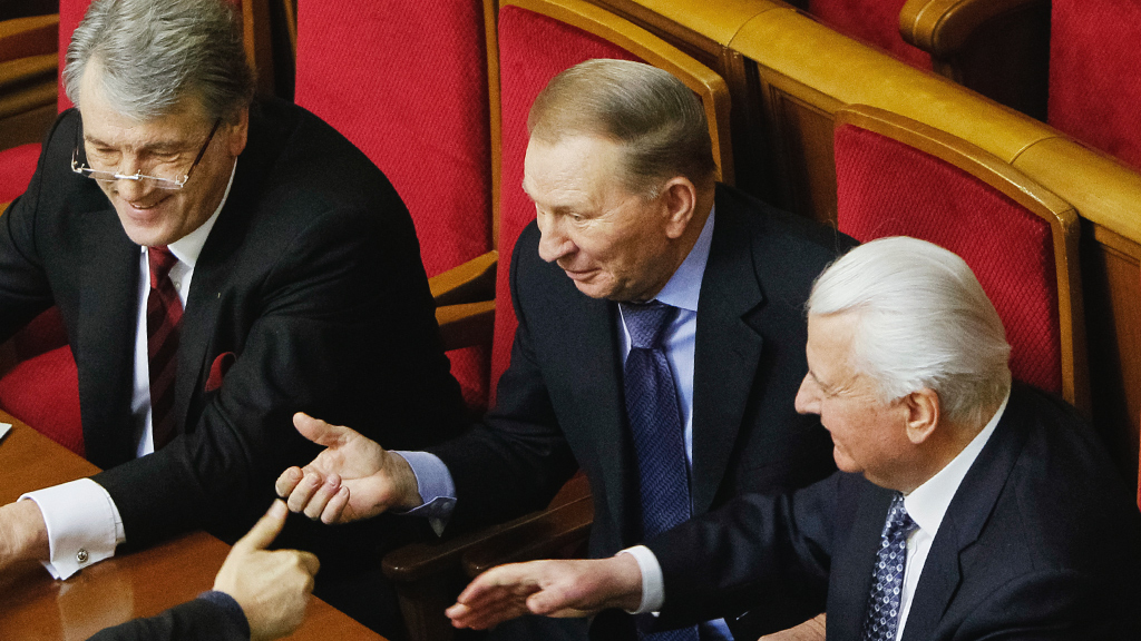 Рассмотрение законопроекта. Блондинка из "виа гры" со слезами на. Группа рубль кубань. Три экс. Правительство россии отложило второе чтение законопроекта о qr-кодах.