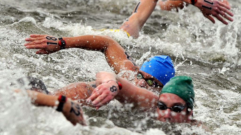 Гбу по водным видам спорта. Пловчиха утонула. Фестиваля водных видов спорта по плаванию на открытой воде.. Плавание на открытой воде процедура дисквалификации. Вплавь за золотом фильм.