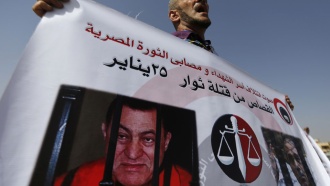 Мубарак избежал смертной казни: суд снял с <nobr>экс-президента</nobr> Египта все обвинения