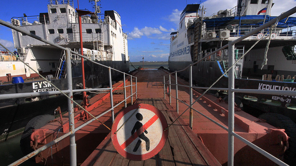 Паромная переправа. Паром керчь 2. Почему паром закрыт. Керчь море паромная переправа. Керченская паромная переправа.