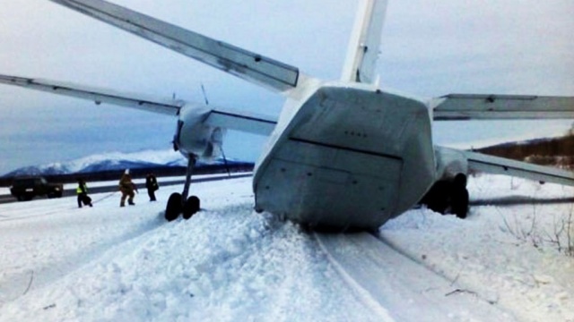 В аэропорту Магадана грузовой самолет получил повреждения при взлете.Магадан, авиационные катастрофы и происшествия, аэропорты.НТВ.Ru: новости, видео, программы телеканала НТВ