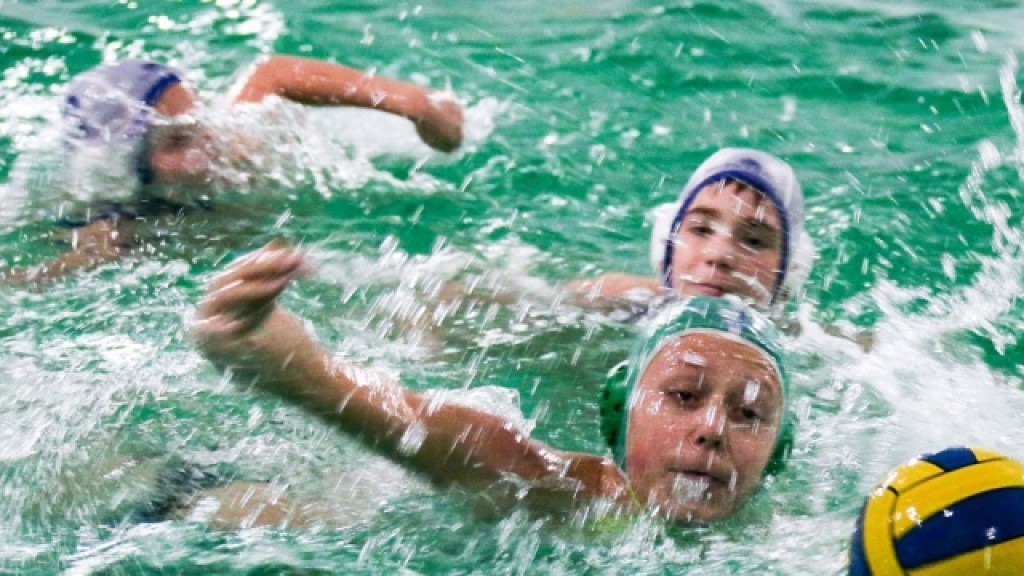 Хлорка для бассейнов. Если в бассейне много хлора. Школьный бассейн. Если в бассейне много хлора. Много хлора в бассейне.