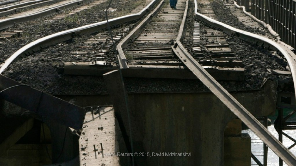 Железная дорога закрыта. Подрыв ЖД путей в Брянской области. Разрушенные железные дороги на Украине. Разрушенный поезд.