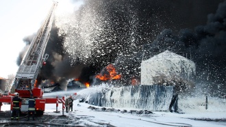 Спасатели залили пеной нефтебазу под Киевом