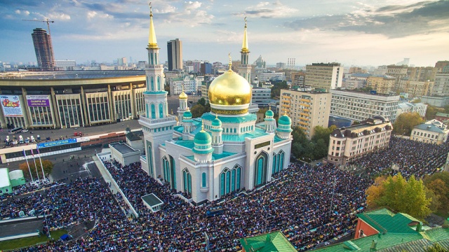 Мусульмане отмечают Курбан-байрам и готовятся к жертвоприношениям.Москва, ислам, торжества и праздники.НТВ.Ru: новости, видео, программы телеканала НТВ