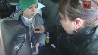 В Хабаровске ребенок едва не умер из-за эвакуации машины с жизненно важным аппаратом