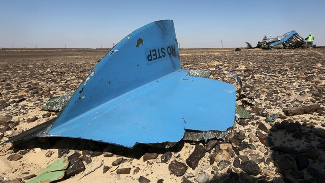 ФСБ объявила награду в $50 млн за информацию о взорвавших A321 в Египте.Египет, ФСБ, авиационные катастрофы и происшествия, авиация, расследование, самолеты, терроризм.НТВ.Ru: новости, видео, программы телеканала НТВ
