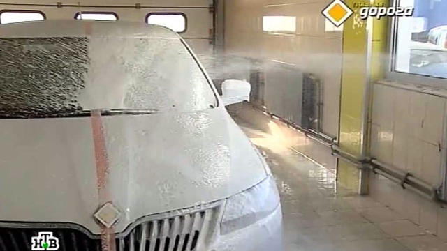 Машина провалилась под лед во время дрифта: видео из салона