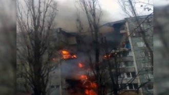 Очевидцы сообщили о серии взрывов в жилом доме в Волгограде