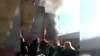 В полыхающем торговом центре в Сочи пострадали люди: видео