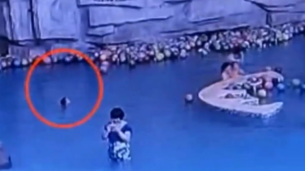 Ребенок утонул в сауне. Несчастный случай в аквапарке. В аквапарке утонул ребенок.