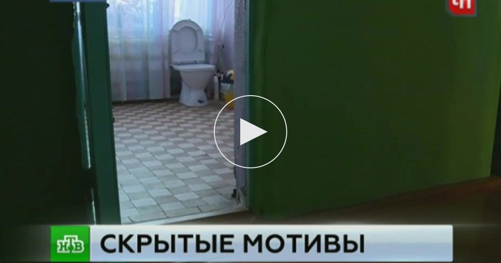 Женщины ссут в туалете - скрытое видео