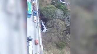 В Панаме пассажирский автобус рухнул в пропасть