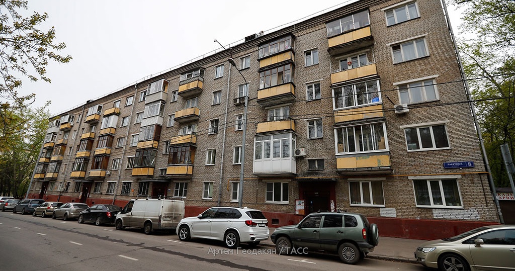 старая многоэтажка. москоу сити и хрущевки. хрущевка кузьминки. выхино пятиэтажки хрущевки. новикова прибоя реновация.