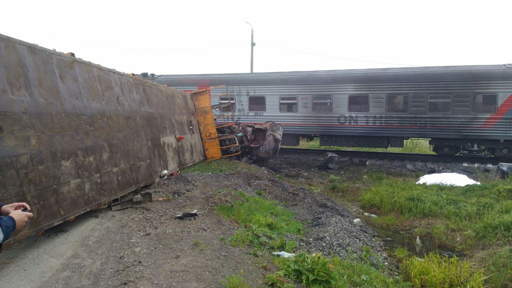 На Сахалине поезд столкнулся с грузовиком, есть погибшие.ДТП, Сахалин, грузовики, железные дороги, поезда.НТВ.Ru: новости, видео, программы телеканала НТВ