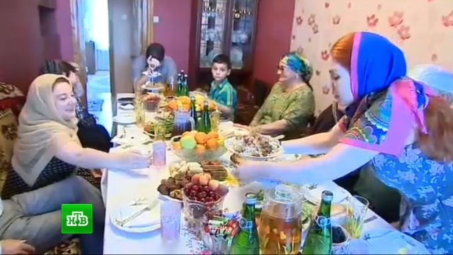 Открытые двери и сладкие угощения: мусульмане празднуют конец Рамадана.Москва, ислам, религия, торжества и праздники.НТВ.Ru: новости, видео, программы телеканала НТВ