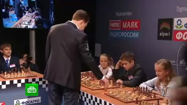 Misha Osipov (3 yo) vs Anatoly Karpov (2016) 