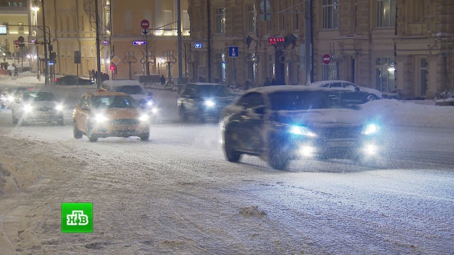 В заснеженной Москве в час пик зафиксировали привычный уровень пробок.автомобили, Москва, погода, погодные аномалии, пробки, снег.НТВ.Ru: новости, видео, программы телеканала НТВ