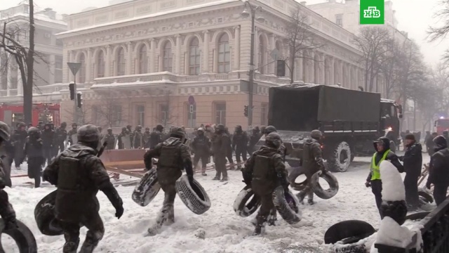 Украинский спецназ зачистил «Михомайдан»: задержаны 100 протестующих.Киев, Украина, беспорядки, задержание, митинги и протесты, полиция.НТВ.Ru: новости, видео, программы телеканала НТВ