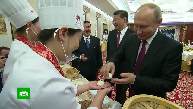 Путин приготовил и отведал блюда китайской кухни.Китай, Путин, ШОС, кулинария, переговоры, экономика и бизнес.НТВ.Ru: новости, видео, программы телеканала НТВ