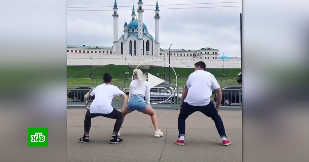 Как называется песня казань танцуй. Танцы на фоне мечети. Тверк Казань. Танцы на фоне храма. Твёрк на фоне церкви.