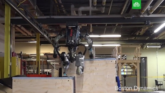 Boston Dynamics научила робота Atlas новым трюкам.роботы, США, технологии.НТВ.Ru: новости, видео, программы телеканала НТВ