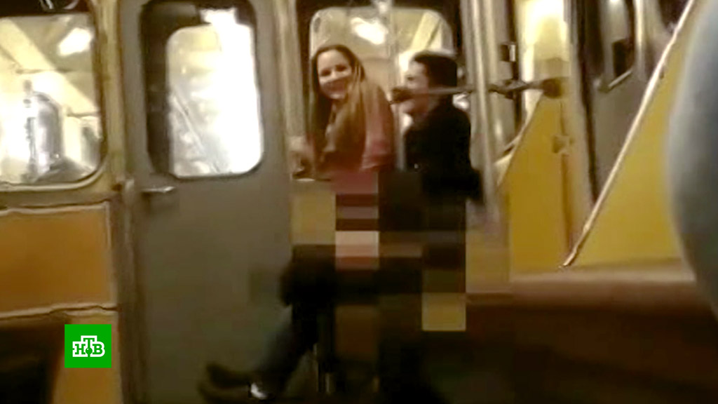 Секс в в вагоне метро порно видео