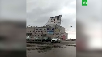 Ветер сорвал крышу ТЦ в Кузбассе