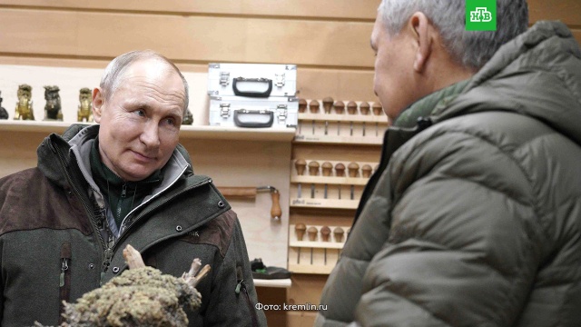 Путин и Шойгу гуляют и катаются на вездеходе в сибирской тайге.Путин, Сибирь, Шойгу, отдых и досуг.НТВ.Ru: новости, видео, программы телеканала НТВ