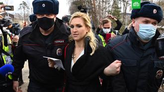 Врача Навального задержали возле колонии в Покрове