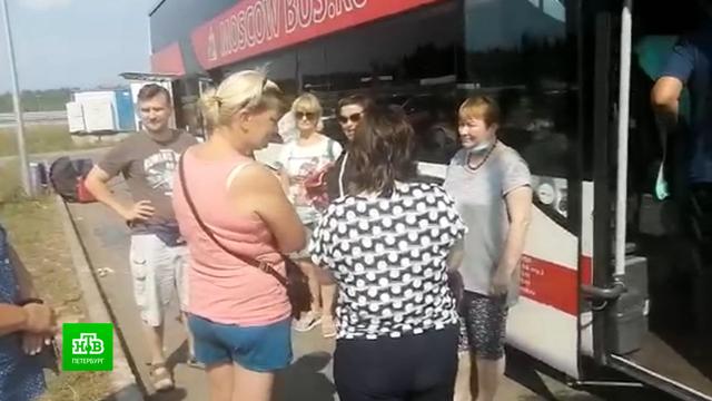 Сломавшийся по дороге в Крым автобус оставил на обочине 76 петербуржцев.Крым, Санкт-Петербург, автобусы, туризм и путешествия.НТВ.Ru: новости, видео, программы телеканала НТВ
