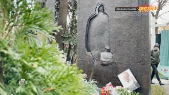 Уход в вечность: памятник на могиле Михаила Жванецкого вызвал немало споров