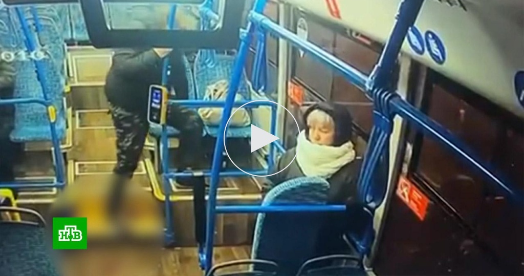 Наезд автобуса на пешеходов в Петербурге попал на видео: Происшествия: Россия: chelmass.ru
