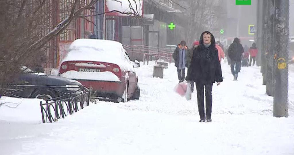метель в москве сегодня. сильный снег. снегопад в москве продлится. сильная метель в москве. москва снегопад 2021.