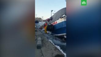 Механик погиб при крушении краболовного судна в Приморье
